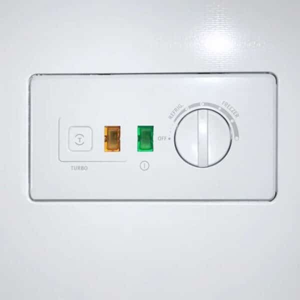 Frigidaire congelador horizontal 7 pies color blanco FFCC07C3HQW - Image 2